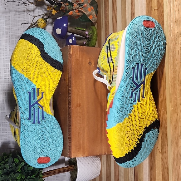 Nike Kyrie, World 1 People, Yellow Black, Basketball Shoes - Picture 2 of 6